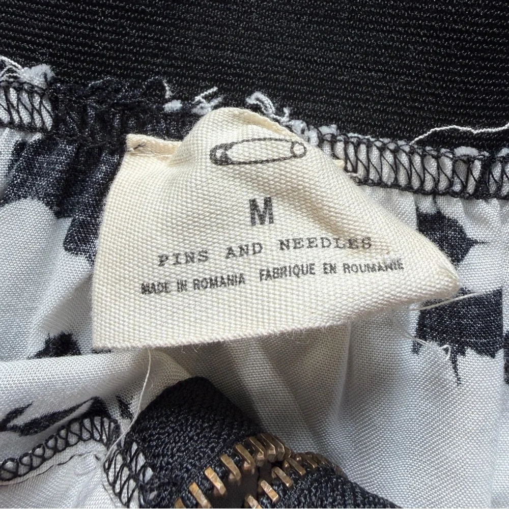 Pins & Needles Black and White Floral Skater Mini Skirt Floral Zip Up Juniors M‎